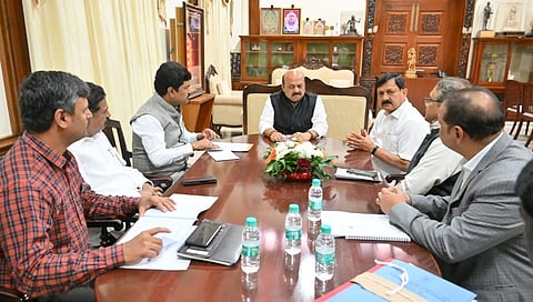 ಗೃಹ ಸಚಿವ ಆರಗ ಜ್ಞಾನೇಂದ್ರ ನೇತೃತ್ವದ ನಿಯೋಗ ಮುಖ್ಯಮಂತ್ರಿ ಬಸವರಾಜ ಬೊಮ್ಮಾಯಿ ಅವರನ್ನು ಭೇಟಿ ಮಾಡಿರುವುದು.