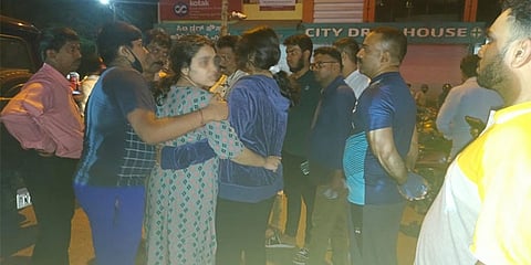 ಆಸ್ಪತ್ರೆಗಳತ್ತ ದೌಡಾಯಿಸಿರುವ ವಿದ್ಯಾರ್ಥಿಗಳ ಪೋಷಕರು