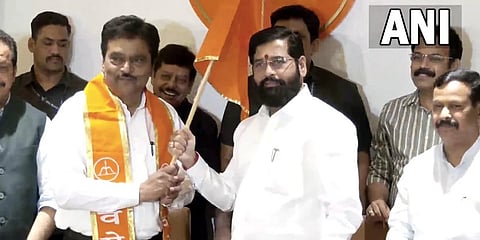 ಶಿಂಧೆ ಬಣ ಸೇರಿದ ಮಾಜಿ ಸಚಿವ ದೀಪಕ್ ಸಾವಂತ್