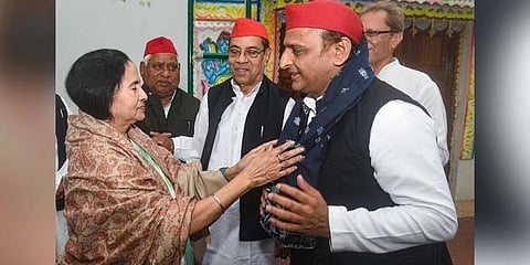 ಮಮತಾ ಭೇಟಿ ಮಾಡಿದ ಅಖಿಲೇಶ್ ಯಾದವ್