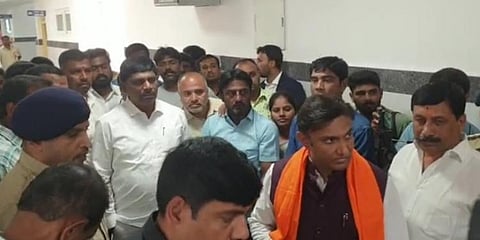 ಬೆಂಬಲಿಗರೊಂದಿಗೆ ಸಂಸದ ಡಿಕೆ ಸುರೇಶ್