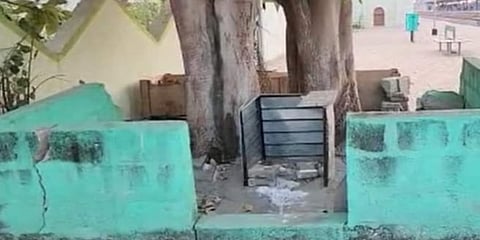 ರೈಲ್ವೆ ನಿಲ್ದಾಣದಲ್ಲಿನ ಅನಧಿಕೃತ ಪೂಜಾ ಸ್ಥಳ