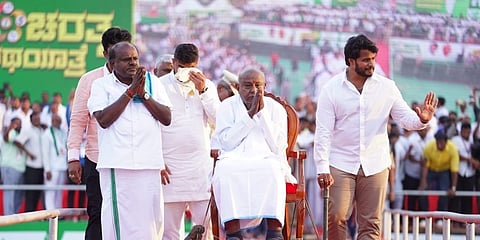 ಮೈಸೂರಿನಲ್ಲಿ ಜೆಡಿಎಸ್‌ ಪಂಚರತ್ನಯಾತ್ರೆ ಸಮಾರೋಪ ಸಮಾರಂಭದಲ್ಲಿ ಮಾತನಾಡಿದ ಹೆಚ್ ಡಿ ದೇವೇಗೌಡರು, ತಾವು ಪ್ರಧಾನಮಂತ್ರಿ ಆಗಿದ್ದಾಗ, ರೈತನ ಮಗನಾಗಿ ರೈತರ ಹಕ್ಕುಗಳ ರಕ್ಷಣೆಗೆ ಮಾಡಿದ ಕಾರ್ಯಗಳನ್ನು ಬಿಚ್ಚಿಟ್ಟರು.