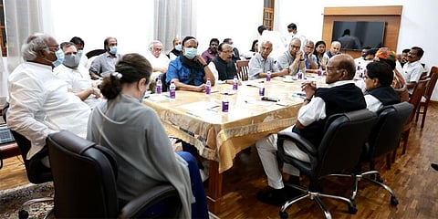 ಮಲ್ಲಿಕಾರ್ಜುನ ಖರ್ಗೆ ನೇತೃತ್ವದಲ್ಲಿ ಸಭೆ