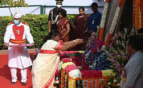 ಭೀಮ್ ರಾವ್ ಅಂಬೇಡ್ಕರ್ ಅವರ 133ನೇ ಜನ್ಮದಿನದಂದು ರಾಷ್ಟ್ರಪತಿ ದ್ರೌಪದಿ ಮುರ್ಮು ಅವರು ಸಂವಿಧಾನ ಶಿಲ್ಪಿಗೆ ನಮನ ಸಲ್ಲಿಸಿದರು.