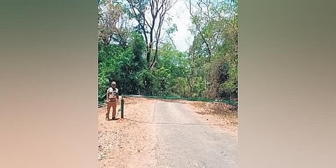 ಕೊಡಗು ಜಿಲ್ಲೆಯ ಕರಿಕೆ ಎಂಬಲ್ಲಿ ಅರಣ್ಯ ಇಲಾಖೆಯ ಚೆಕ್‌ಪೋಸ್ಟ್