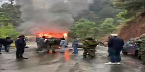 ಬೆಂಕಿ ತಗುಲಿ ಧಗಧಗನೆ ಹೊತ್ತಿ ಉರಿದ ಸೇನಾ ಟ್ರಕ್
