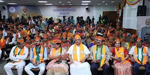 ಬೆಂಗಳೂರಿನಲ್ಲಿ ಪ್ರಧಾನಿ ನರೇಂದ್ರ ಮೋದಿಯವರ ಸಂವಾದ ಆಲಿಸಿದ ಬಿಜೆಪಿ ನಾಯಕರು ಹಾಗೂ ಕಾರ್ಯಕರ್ತರು