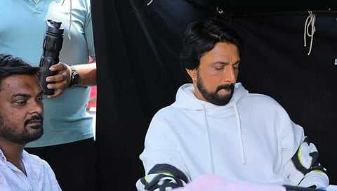 ಚಿತ್ರದ ಚಿತ್ರೀಕರಣದಲ್ಲಿ ನಟ ಸುದೀಪ್.