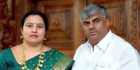 ಹೆಚ್ ಡಿ ರೇವಣ್ಣ ಮತ್ತು ಭವಾನಿ ರೇವಣ್ಣ(ಸಂಗ್ರಹ ಚಿತ್ರ)