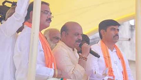 ಶಿಗ್ಗಾಂವಿ ಕ್ಷೇತ್ರದ ಬನ್ನೂರು ಗ್ರಾಮದಲ್ಲಿ ಮುಖ್ಯಮಂತ್ರಿ ಬಸವರಾಜ ಬೊಮ್ಮಾಯಿ ಪ್ರಚಾರ ನಡೆಸುತ್ತಿರುವುದು.