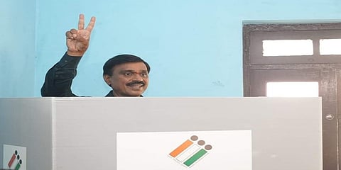 ಮತದಾನ ಸಂದರ್ಭದಲ್ಲಿ ಗಾಲಿ ಜನಾರ್ದನ ರೆಡ್ಡಿ