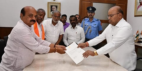 ಸಿಎಂ ಸ್ಥಾನಕ್ಕೆ ರಾಜೀನಾಮೆ ನೀಡಿದ ಬೊಮ್ಮಾಯಿ