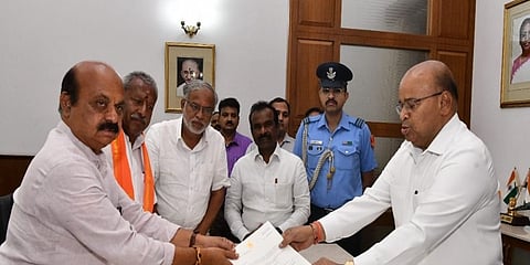 ಮುಖ್ಯಮಂತ್ರಿ ಹುದ್ದೆಗೆ ರಾಜ್ಯಪಾಲರ ಬಳಿ ರಾಜೀನಾಮೆ ಸಲ್ಲಿಸಿದ ಬಸವರಾಜ ಬೊಮ್ಮಾಯಿ