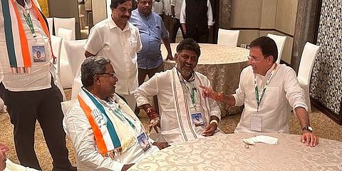 ಶಾಂಗ್ರಿಲಾ ಹೋಟೆಲ್ ನಲ್ಲಿ ನಡೆದ ಶಾಸಕಾಂಗ ಪಕ್ಷದ ಸಭೆಯಲ್ಲಿ ಸಿದ್ದರಾಮಯ್ಯ- ಡಿಕೆ ಶಿವಕುಮಾರ್