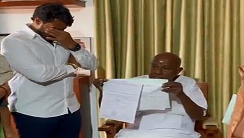 ನಿಖಿಲ್ ಮತ್ತು ದೇವೇಗೌಡ