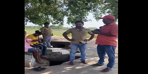 ಬೆಸ್ಕಾಂ ಸಿಬ್ಬಂದಿ ಮುಂದೆ ಗ್ರಾಮಸ್ಥರ ಪಟ್ಟು