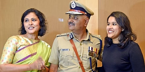 ಪತ್ನಿ ಮತ್ತು ಮಗಳ ಜೊತೆ ಪ್ರವೀಣ್ ಸೂದ್(ಸಂಗ್ರಹ ಚಿತ್ರ)