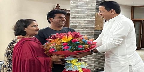 ಶಿವರಾಜ್ ಕುಮಾರ್ ನಿವಾಸಕ್ಕೆ ಭೇಟಿ ನೀಡಿದ ರಣದೀಪ್ ಸುರ್ಜೇವಾಲ