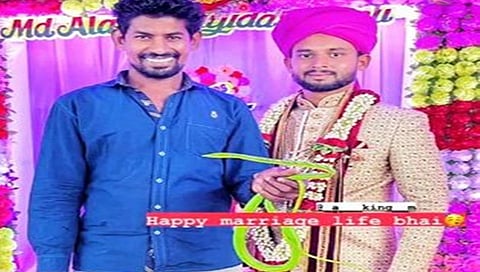 ವರನ ಜೊತೆ ಹಾವು ಹಿಡಿದು ಫೋಟೋ ತೆಗೆಸಿಕೊಂಡ ಉರಗ ರಕ್ಷಕ