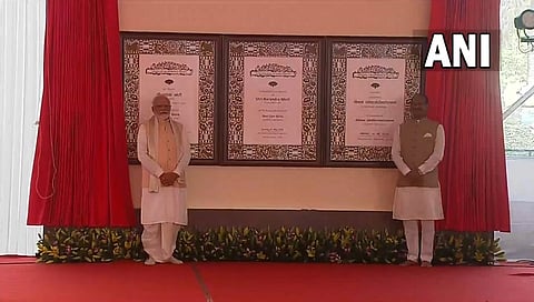 ನೂತನ ಸಂಸತ್ ಭವನದ ಉದ್ಘಾಟನೆ ಫಲಕ ಅನಾವರಣಗೊಳಿಸಿದ ಪ್ರಧಾನಿ ಮೋದಿ.