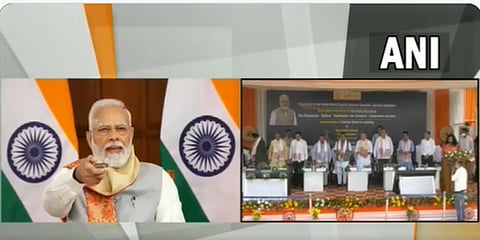 ವಂದೇ ಭಾರತ್ ಎಕ್ಸ್ ಪ್ರೆಸ್ ರೈಲಿಗೆ ಪ್ರಧಾನಿ ಮೋದಿ ಚಾಲನೆ