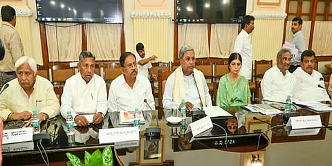 ಇಂದು ವಿಧಾನಸೌಧದಲ್ಲಿ ನಡೆದ ಸಚಿವರು ಮತ್ತು ಅಧಿಕಾರಿಗಳೊಂದಿಗಿನ ಸಭೆ