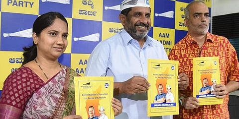 ಆಮ್ ಆದ್ಮಿ ಪಕ್ಷದ ಪ್ರಣಾಳಿಕೆ ಬಿಡುಗಡೆಯಾಗಿರುವುದು.