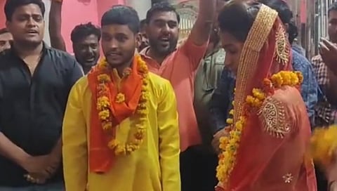 ಹಿಂದೂ ಧರ್ಮ ಸ್ವೀಕರಿಸಿ ಯುವತಿಯನ್ನು ವಿವಾಹವಾದ ಯುವಕ.