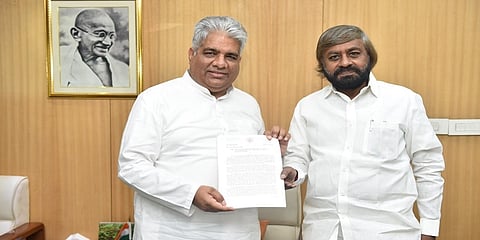 ಕೇಂದ್ರ ಸಚಿವ ಭೂಪೇಂದ್ರ ಯಾದವ್ ಭೇಟಿ ಮಾಡಿದ ಈಶ್ವರ್ ಖಂಡ್ರೆ