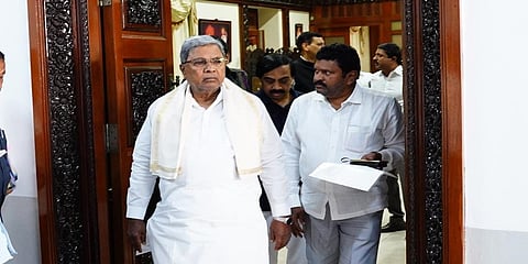 ಪಶ್ಚಿಮದ್ವಾರದ ಮೂಲಕ ಕಚೇರಿ ಪ್ರವೇಶಿಸಿದ  ಸಿದ್ದರಾಮಯ್ಯ