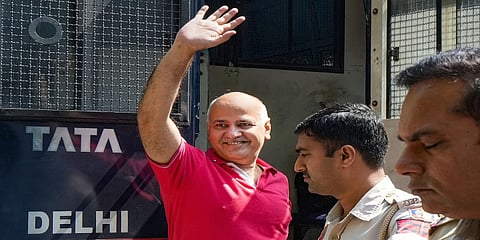ಅನಾರೋಗ್ಯ ಪೀಡಿತ ಪತ್ನಿಯನ್ನು ಭೇಟಿ ಮಾಡಲು ತಿಹಾರ್ ಜೈಲಿನಿಂದ ತಮ್ಮ ನಿವಾಸಕ್ಕೆ ಆಗಮಿಸಿದ ಮನೀಶ್ ಸಿಸೋಡಿಯಾ