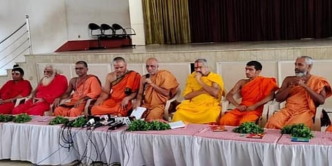 ಸುದ್ದಿಗೋಷ್ಠಿಯಲ್ಲಿ ಸ್ವಾಮೀಜಿಗಳು