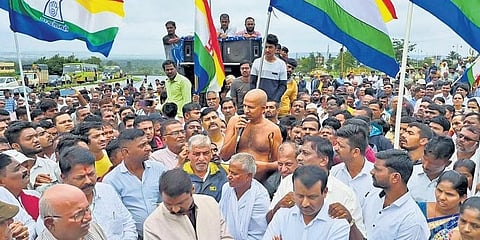 ಜೈನ ಮುನಿಗಳ ಹತ್ಯೆ ಖಂಡಿಸಿ ಬೆಳಗಾವಿಯಲ್ಲಿ ಪ್ರತಿಭಟನೆ