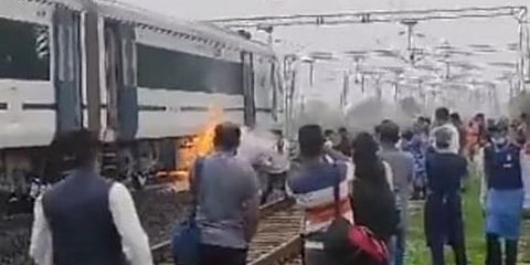 ಬೆಂಕಿ ಕಾಣಿಸಿಕೊಂಡ ವಂದೇ ಭಾರತ್ ರೈಲು
