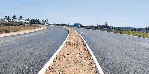 ಮೇಲ್ದರ್ಜೇಗೇರಿಸುತ್ತಿರುವ ಹೊಸಕೋಟೆ- ಬೂದಿಗೆರೆ ಕ್ರಾಸ್ ರಸ್ತೆ