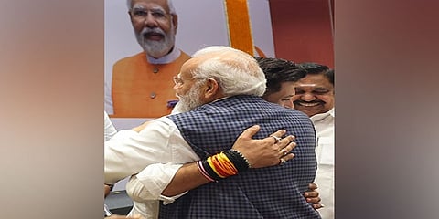 ಚಿರಾಗ್ ಪಾಸ್ವಾನ್ ಆಲಂಗಿಸಿಕೊಂಡ ಪ್ರಧಾನಿ ಮೋದಿ