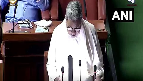 ಬಜೆಟ್ ಮಂಡಿಸುತ್ತಿರುವ ಮುಖ್ಯಮಂತ್ರಿ ಸಿದ್ದರಾಮಯ್ಯ.