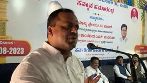 ವಿಜಯಪುರ ಜಿಲ್ಲೆಯ ಸಿಂದಗಿ ಪಟ್ಟಣದಲ್ಲಿ ಗುರುವಾರ ನಡೆದ ಸನ್ಮಾನ ಸಮಾರಂಭದಲ್ಲಿ ವಿಧಾನಸಭಾಧ್ಯಕ್ಷ ಯು ಟಿ ಖಾದರ್.