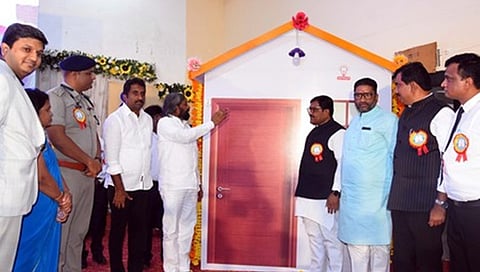 ಬೀದರ್‌ನಲ್ಲಿ ಶುಕ್ರವಾರ ಗೃಹ ಜ್ಯೋತಿ ಯೋಜನೆಗೆ ಜಿಲ್ಲಾ ಉಸ್ತುವಾರಿ ಸಚಿವ ಈಶ್ವರ ಖಂಡ್ರೆ ಚಾಲನೆ ನೀಡಿದರು.