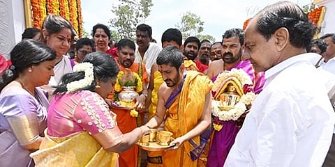 ವಿಶೇಷ ಪೂಜೆ ಮತ್ತು ಪ್ರಾರ್ಥನೆಯಲ್ಲಿ ಭಾಗವಹಿಸಿದ ಕೆಸಿಆರ್