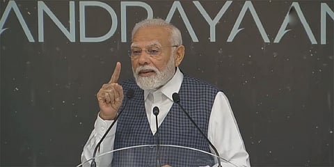 ಇಸ್ರೋ ಕಚೇರಿಯಲ್ಲಿ ಪ್ರಧಾನಿ ಮೋದಿ