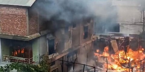 ಮನೆಗಳಿಗೆ ಬೆಂಕಿ