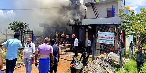 ಹಾವೇರಿ ಪಟಾಕಿ ಅಂಗಡಿಯಲ್ಲಿ ಬೆಂಕಿ ಅವಘಡ