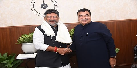 ಕೇಂದ್ರ ಸಚಿವ ನಿತಿನ್ ಗಡ್ಕರಿ ಅವರೊಂದಿಗೆ ಡಿಸಿಎಂ ಡಿಕೆ ಶಿವಕುಮಾರ್