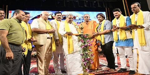 ನಾರಾಯಣಗುರು ಜಯಂತಿ ಕಾರ್ಯಕ್ರಮದಲ್ಲಿ ಸಿಎಂ ಸಿದ್ದರಾಮಯ್ಯ, ಸಚಿವ ಮಧುಬಂಗಾರಪ್ಪ ಮತ್ತಿತರರು