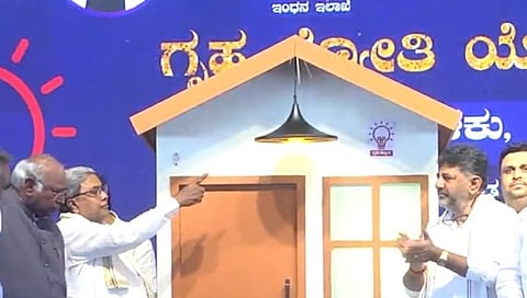 ಗೃಹಜ್ಯೋತಿ ಯೋಜನೆಗೆ ಚಾಲನೆ ನೀಡಿದ ಸಿಎಂ ಸಿದ್ದರಾಮಯ್ಯ.