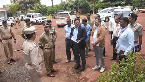 ಜೈನ ಸನ್ಯಾಸಿ ಹತ್ಯೆ ಪ್ರಕರಣ: ನಂದಿ ಆಶ್ರಮಕ್ಕೆ ಸಿಐಡಿ ಉನ್ನತಾಧಿಕಾರಿ ಭೇಟಿ  ಜೈನ್ ಸನ್ಯಾಸಿ ಹತ್ಯೆ ಪ್ರಕರಣ: ನಂದಿ ಆಶ್ರಮಕ್ಕೆ ಸಿಐಡಿ ಉನ್ನತಾಧಿಕಾರಿ ಭೇಟಿ  ಎಕ್ಸ್‌ಪ್ರೆಸ್ ಸುದ್ದಿ ಸೇವೆ @ ಬೆಳಗಾವಿ  ಜೈನ ಸನ್ಯಾಸಿ, ನಂದಿಪರ್ವತದ ಕಾಮಕುಮಾರ ನಂದಿ ಮಹಾರಾಜರ ಹತ್ಯೆ ಪ್ರಕರಣಕ್ಕೆ ಸಂಬಂಧಿಸಿದಂತೆ ಸಿಐಡಿ ಡಿಜಿ