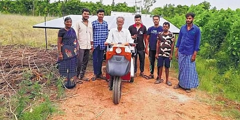 'ಸೌರಶಕ್ತಿ ಚಾಲಿತ ಮಿನಿ ಟ್ರಾಕ್ಟರ್'