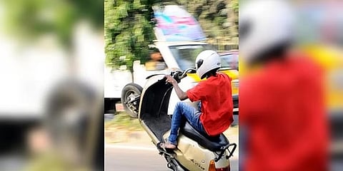 ಬೈಕ್ ಸ್ಟಂಟ್ ನ ಸಾಂದರ್ಭಿಕ ಚಿತ್ರ